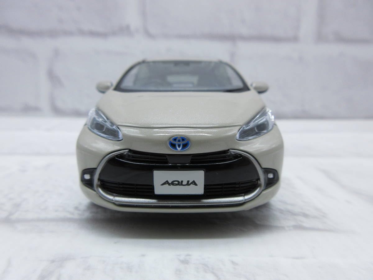 Amazon.co.jp: ミニカー 1/30 トヨタ 新型アクア クリアベージュ