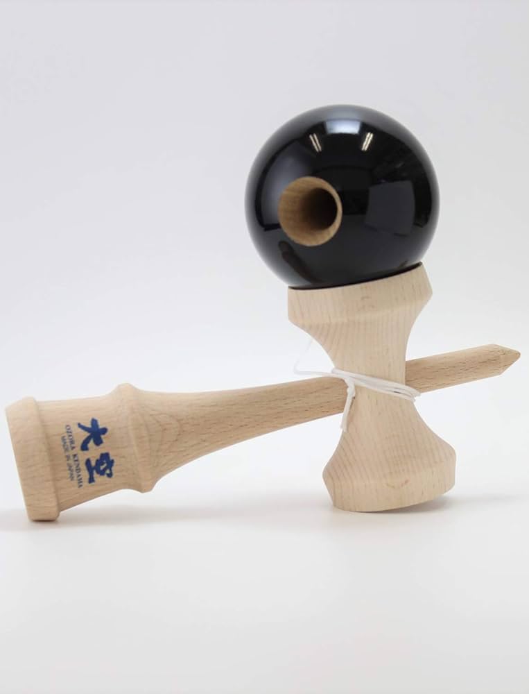 Amazon.com: 日本けん玉協会認定 New 競技用けん玉「大空」単色 黒