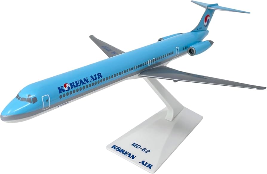 Amazon.com: Flight Miniatures Korean Air (84-Cur) MD-80 1:200