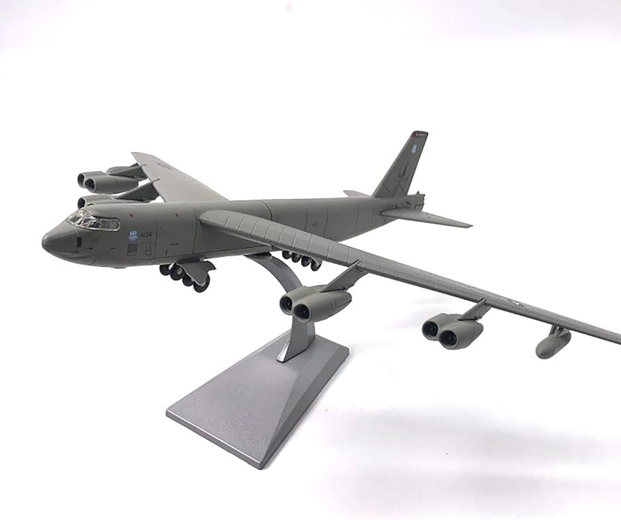 Amazon.co.jp: AZIZAT 1/200アメリカのB-52爆撃機合金戦闘機モデル完成