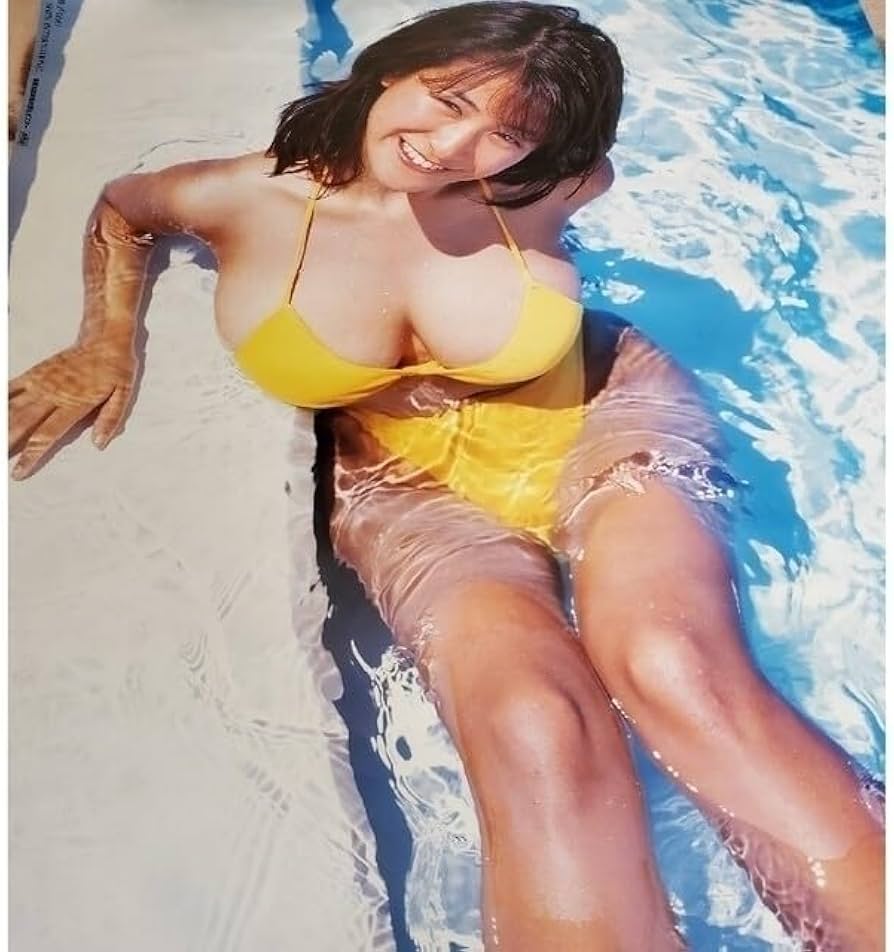 Amazon.co.jp: 青木裕子 大型グラビアポスター3枚セット : おもちゃ