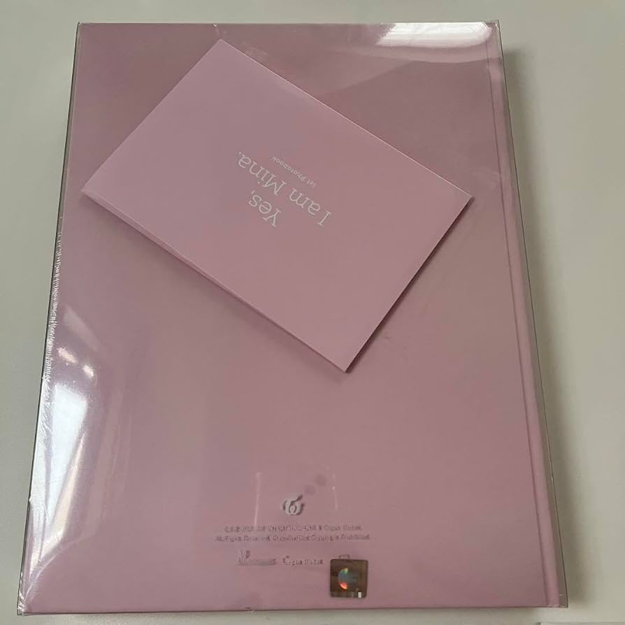 Amazon.co.jp: TWICE ミナ ソロ写真集 Yes, I am Mina Pink ver