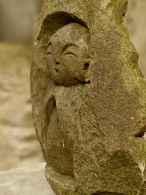 Amazon.co.jp: お祈り地蔵様の石像h22cm お地蔵さん 祠地蔵 地蔵菩薩