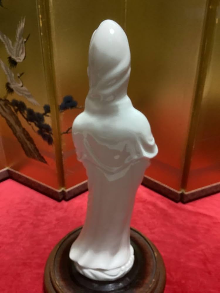 Amazon.co.jp: 鍋島焼 白磁 観音像 立像 置物 大五作 共箱入 : ホーム