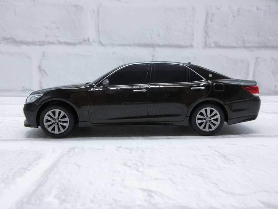 Amazon | ミニカー 1/30 トヨタ クラウンアスリート 210系 後期 ダーク