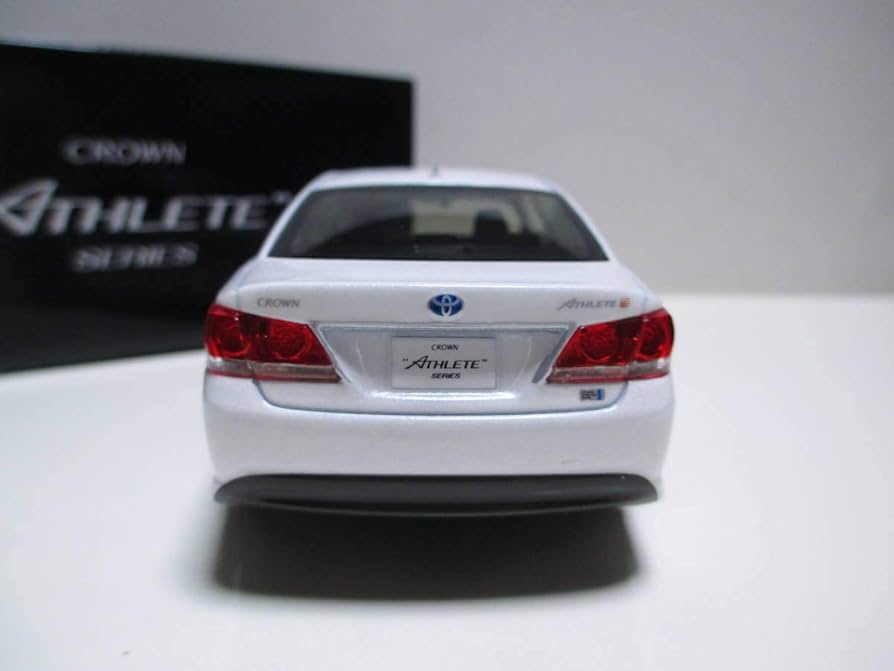 Amazon.co.jp: 1/30 トヨタ クラウンアスリート ハイブリッド 210系