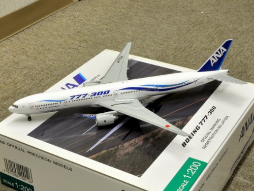 Amazon.co.jp: 全日空 ANA 1/200 B777-300 JA752A 「風」特別塗装 限定