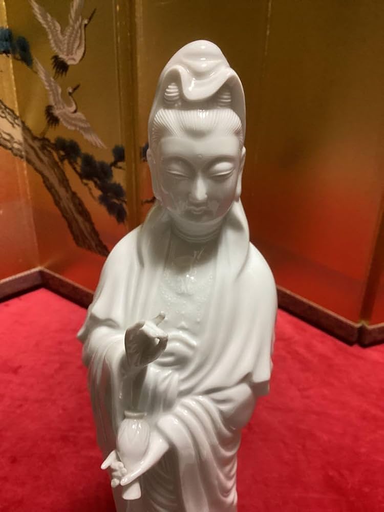 Amazon.co.jp: 鍋島焼 白磁 観音像 立像 置物 大五作 共箱入 : ホーム