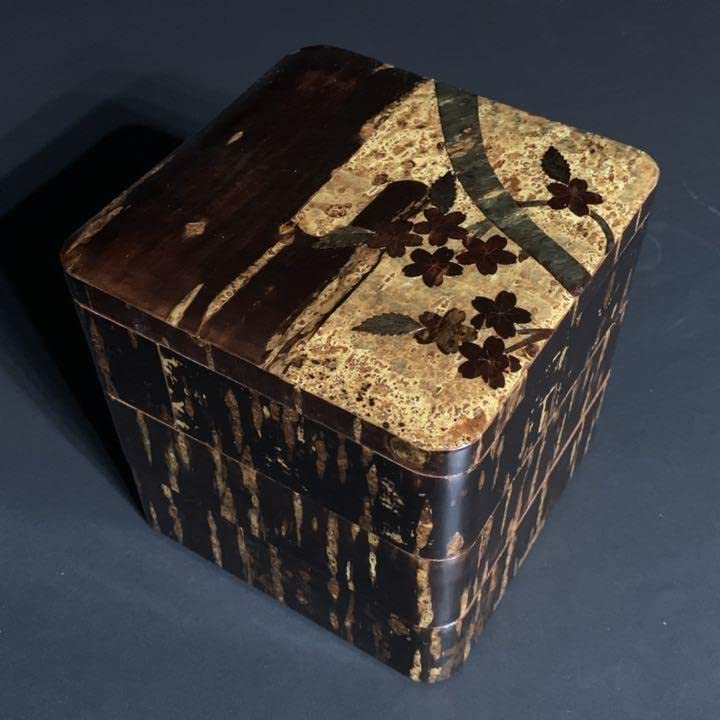 Amazon.co.jp: 桜皮細工 樺細工 三段重箱 お重 工芸品 弁当箱 : おもちゃ