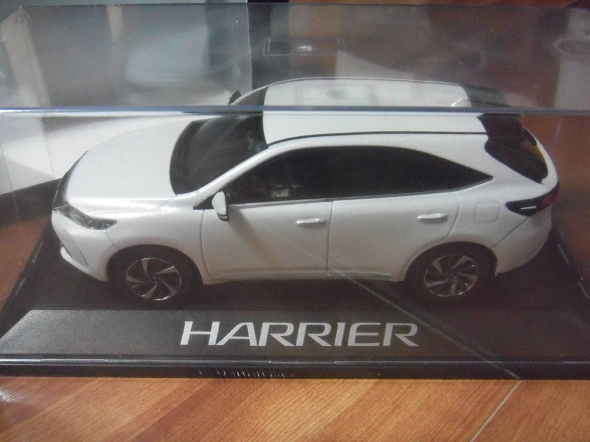 Amazon | トヨタ ハリアー ハリヤー ミニカー 1/30 カラーサンプル 白