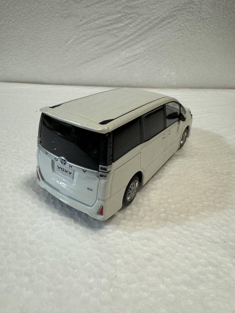 Amazon | 1/30 ミニカー 新型ヴォクシー VOXY ZS 後期 カラーサンプル