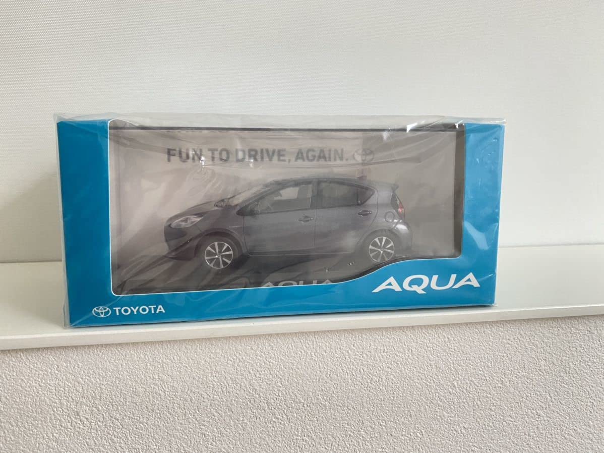 Amazon | トヨタ アクア ミニカー 1／30 グレーメタリック 1G3 カラー