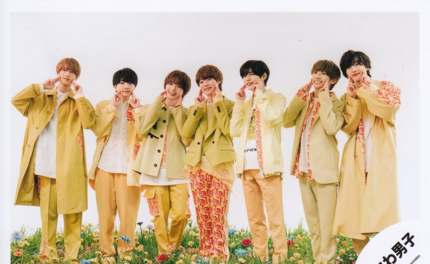 Amazon.co.jp: なにわ男子 公式 生 写真（集合）J01015 : おもちゃ