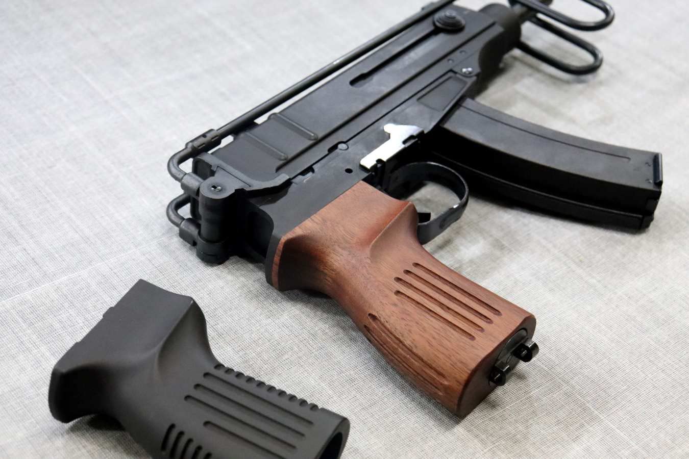 Amazon.co.jp: VZ61 スコーピオン ウォールナット 木製グリップ KSC