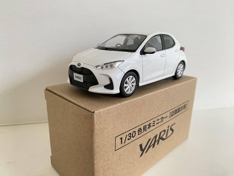 Amazon.co.jp: ヤリス ミニカー 1/30 ホワイトパールクリスタル