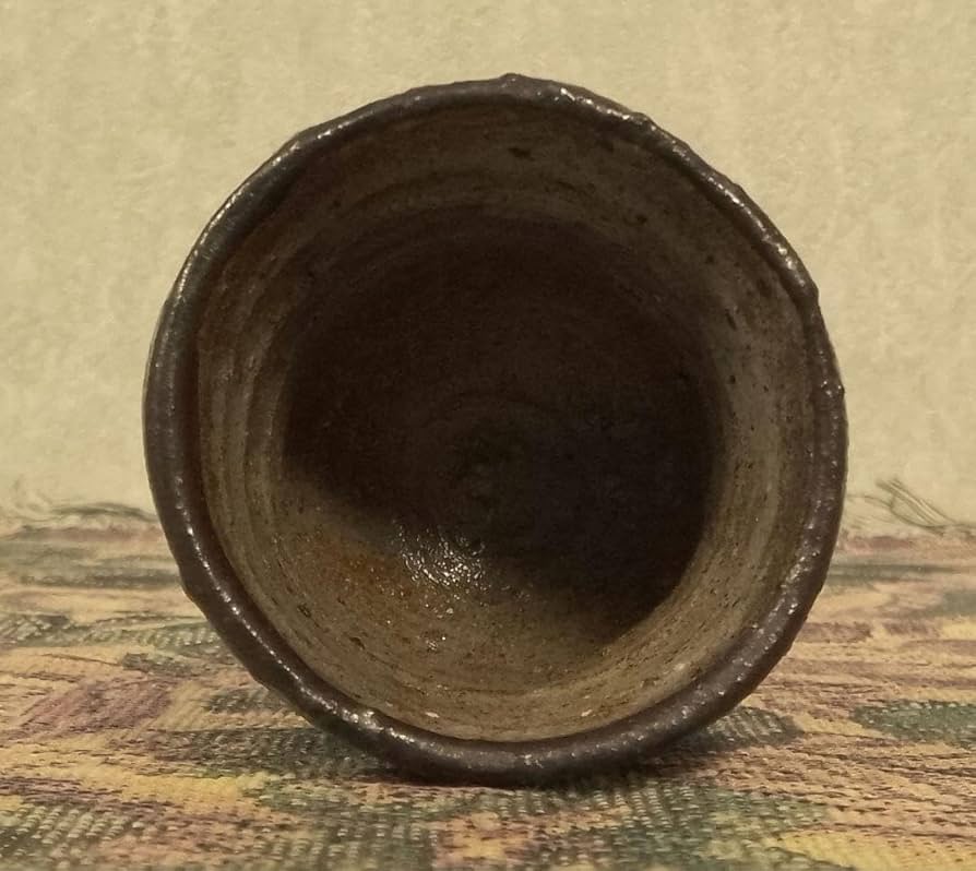 Amazon.co.jp: 西岡小十 唐津皮鯨 ぐい呑 共箱 共布付き 酒器 保証品