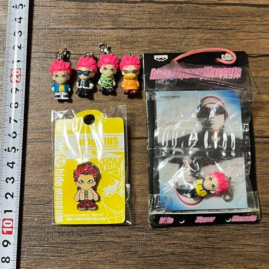 Amazon.co.jp: HIDE ミニフィギュアチャーム5種&ピンバッジセット X