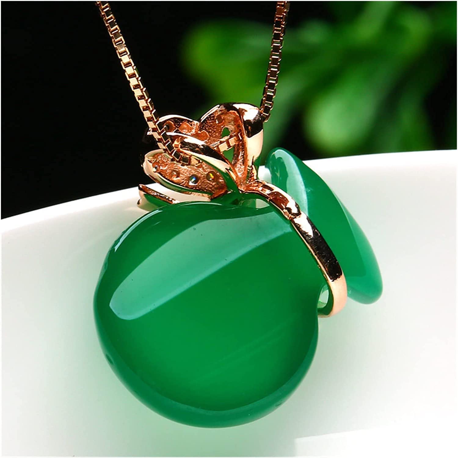 Amazon.co.jp: 天然翡翠ペンダントネックレス彫刻幸運のお守り、翡翠