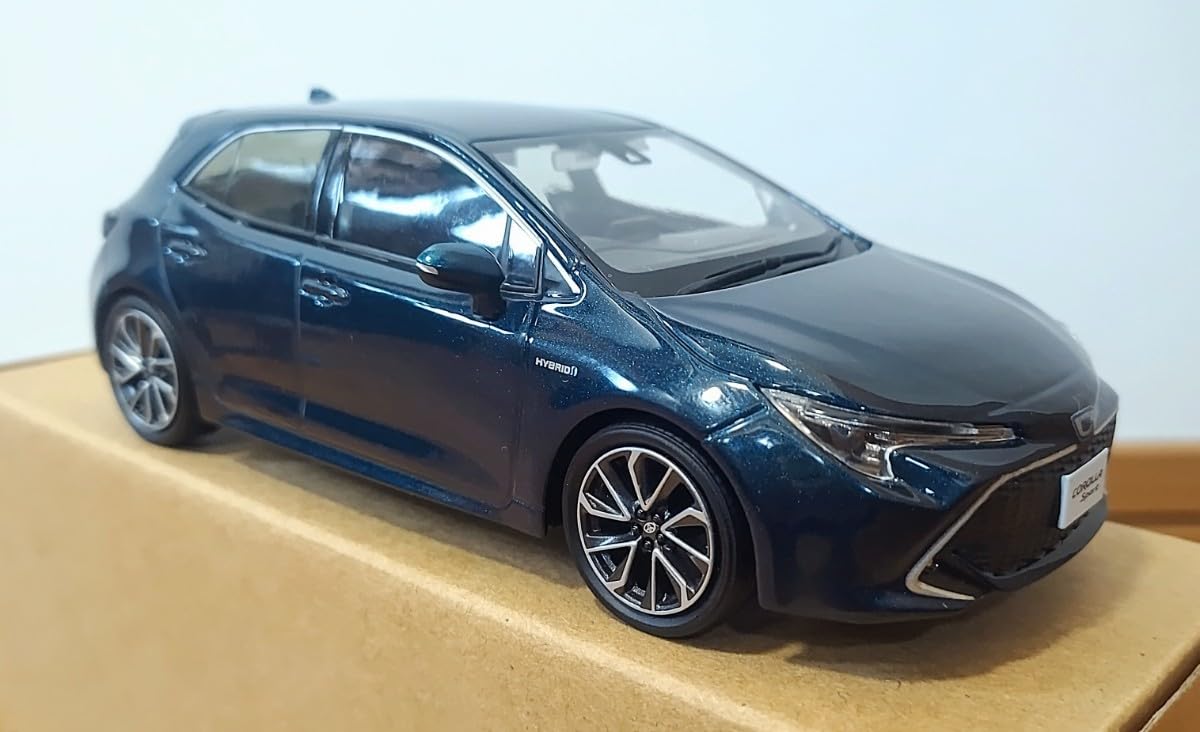Amazon.co.jp: トヨタカローラスポーツ 1/30 カラーサンプルミニカー
