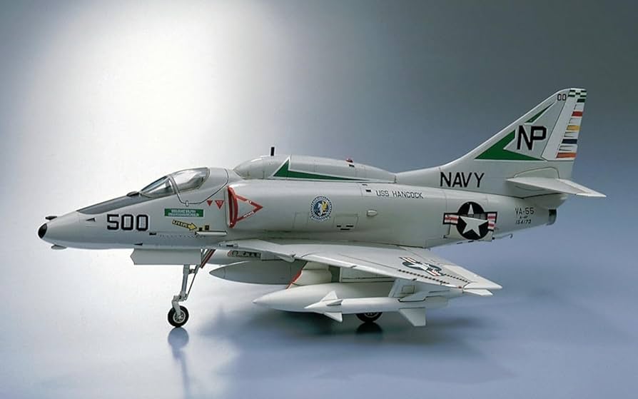 Amazon | ハセガワ 1/72 アメリカ海軍 A-4E/F スカイホーク プラモデル