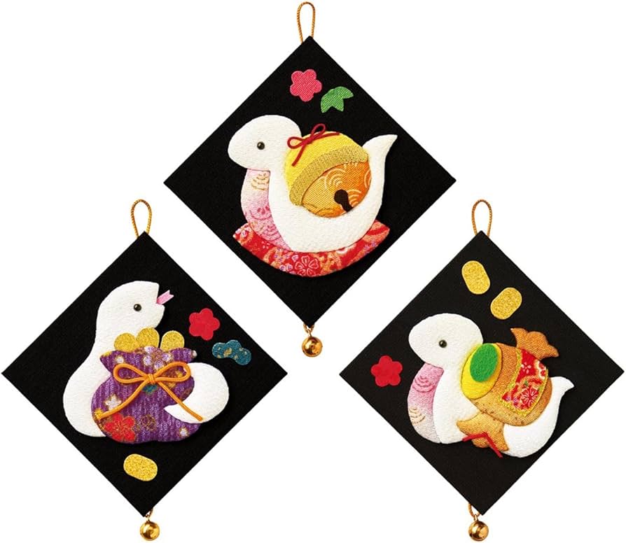 Amazon | さくらほりきり 三連タペストリー(巳年) 4126710 | 正月飾り