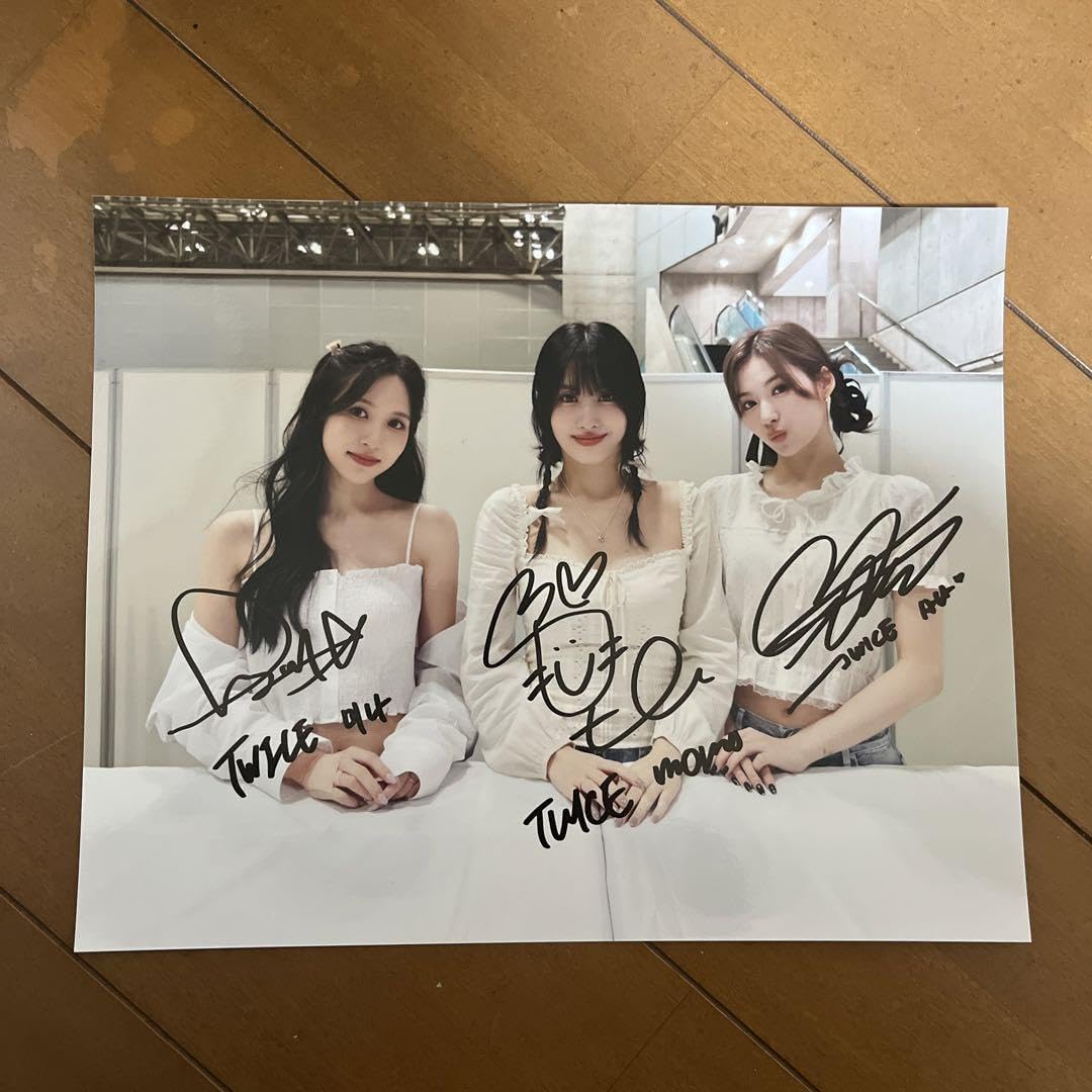 Amazon.co.jp: twice MISAMO 大判 写真 サイン 入り サナ モモ ミナ