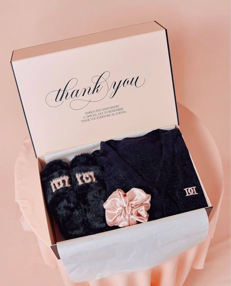 Amazon.co.jp: ダーリッチ 8周年 SPECIAL ANNIVERSARY BOX ノベルティ