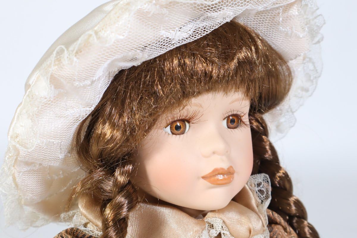 Amazon | ビスクドール ドレスを着た三つ編みの少女 陶器人形 ブラウン