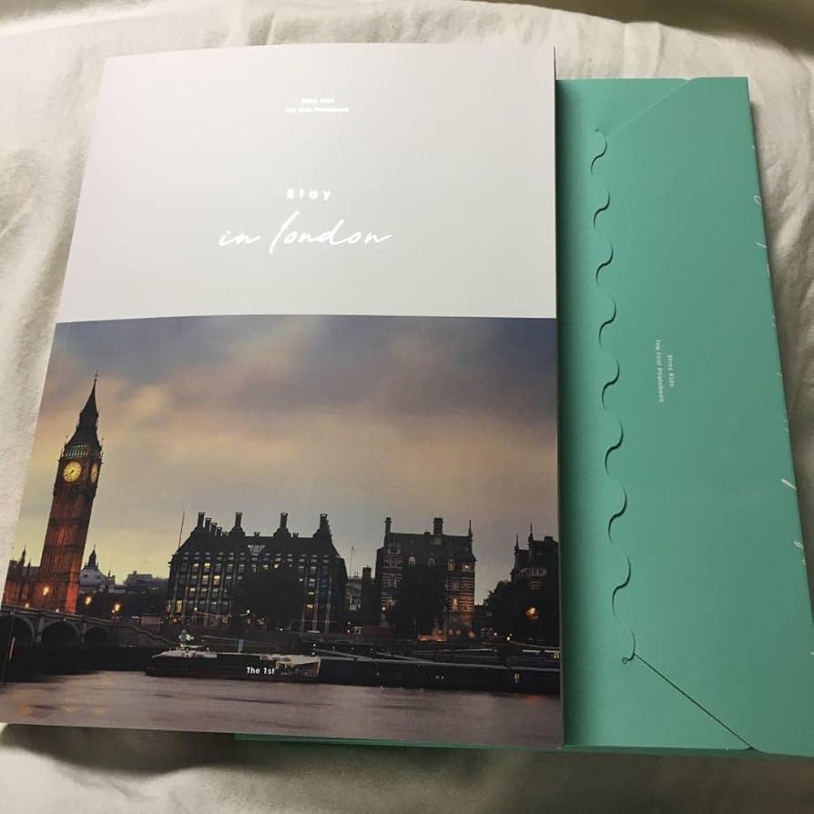 Amazon.co.jp: Stray Kids stay in london 写真集 フォトブック : おもちゃ