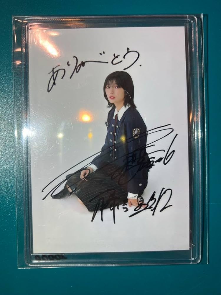 Amazon.co.jp: 藤吉夏鈴 直筆サイン入り 生写真 承認欲求 : おもちゃ