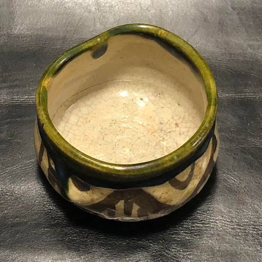 Amazon.co.jp: 遺品整理??蔵から可愛らしい織部焼？と思われるお猪口