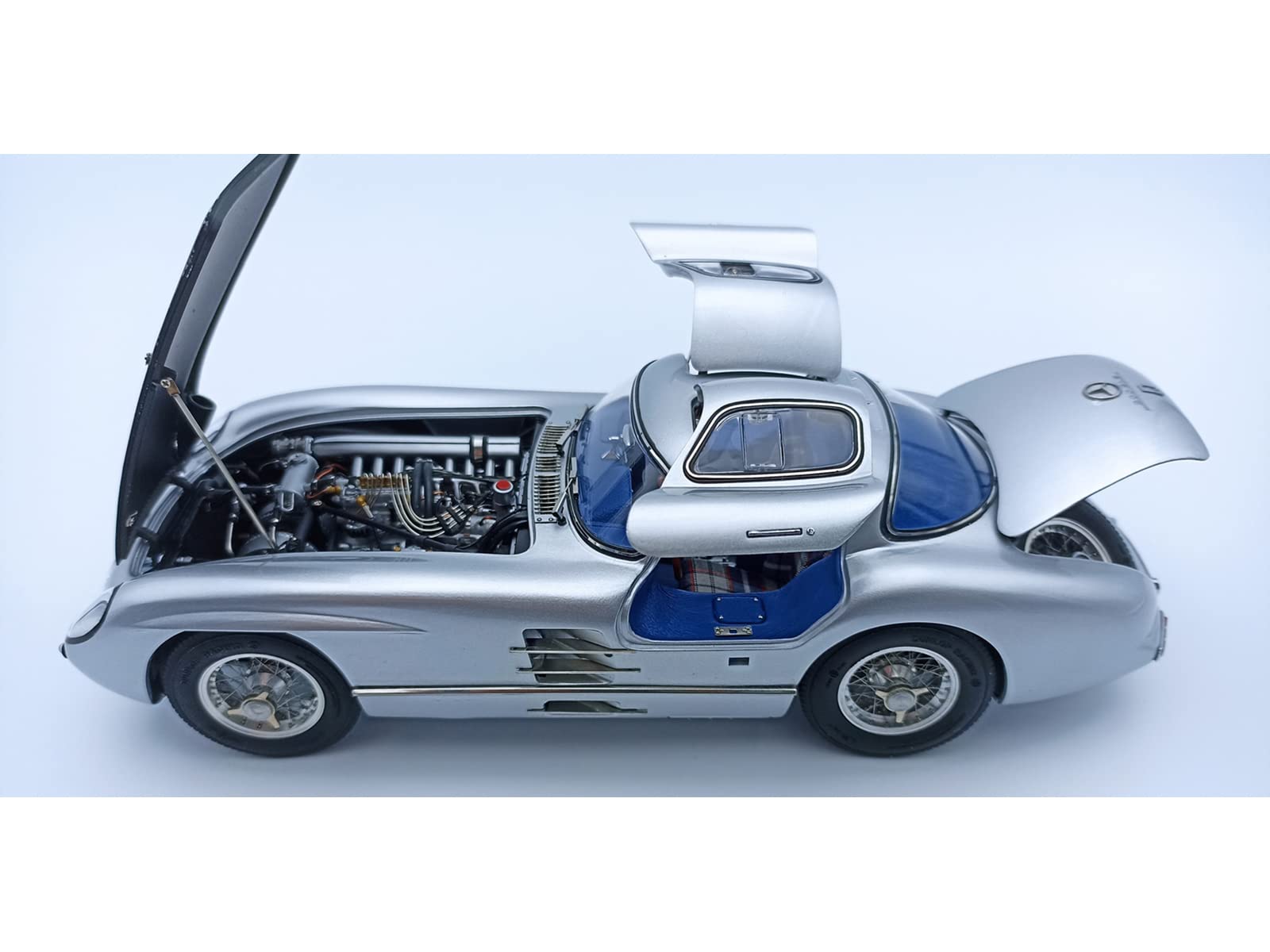 Amazon.com: CMC 1955 MB 300 SLR Uhlenhaut Coupe Silver with Blue