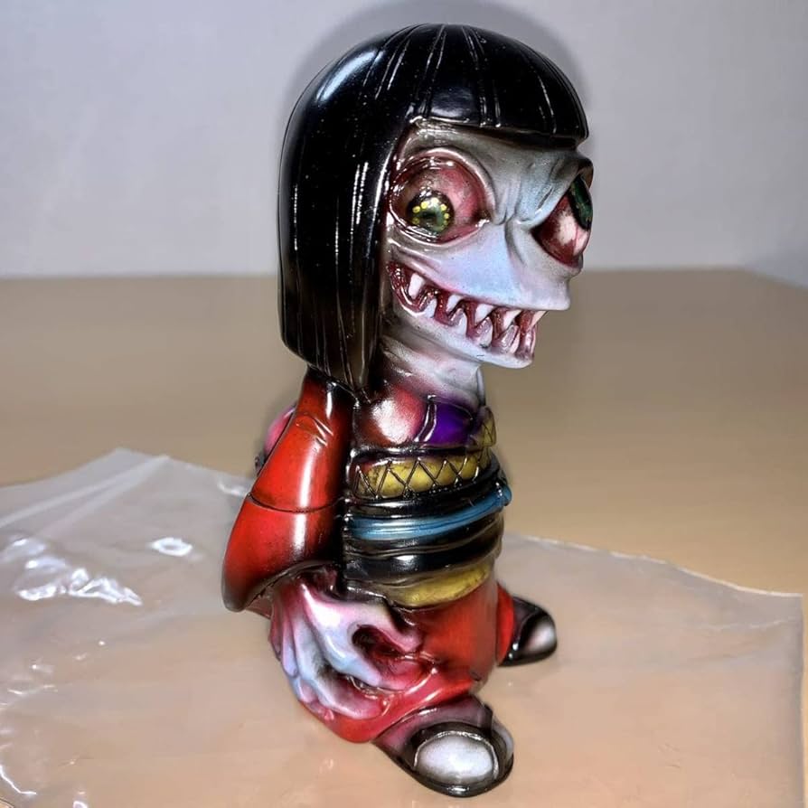 Amazon.co.jp: かっこわらい雑貨店 よしこ 赤 上目 YOSHIKO red