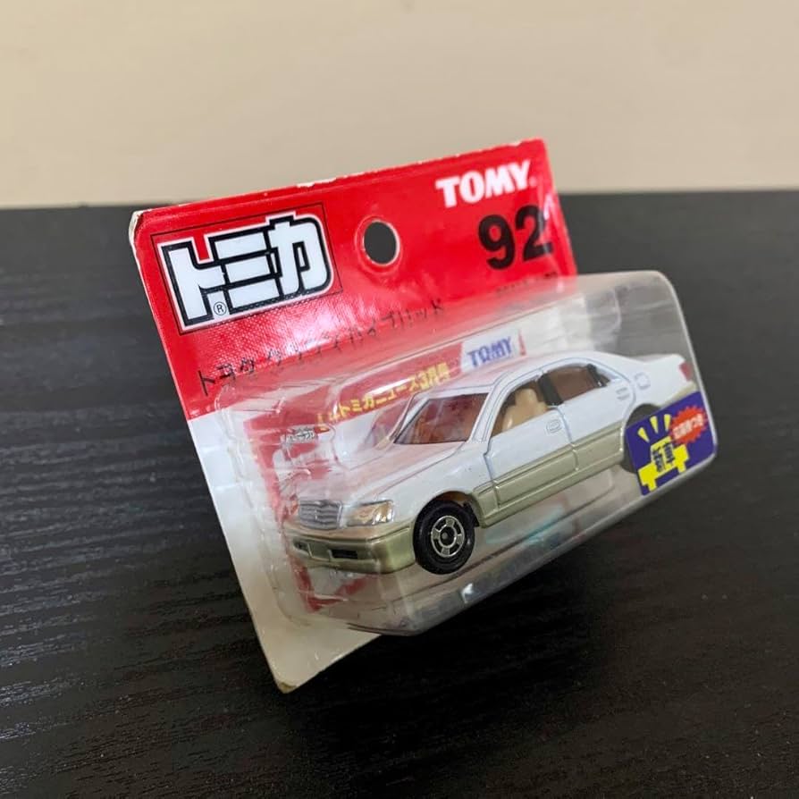 トミカ トヨタ クラウン ハイブリッド 横田基地 MP トミカ トヨタ