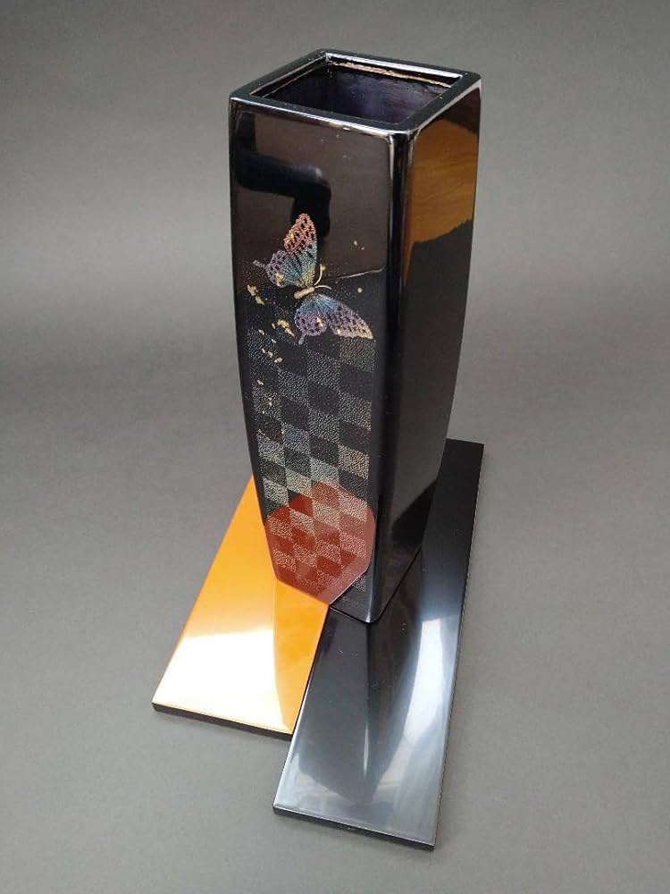 Amazon.co.jp: 輪島塗り沈金 蝶と市松模様の花器 : ホーム＆キッチン