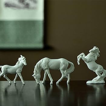Amazon.co.jp: 白い磁器の馬の彫像、10CM 陶磁器の白い馬の置物は家の