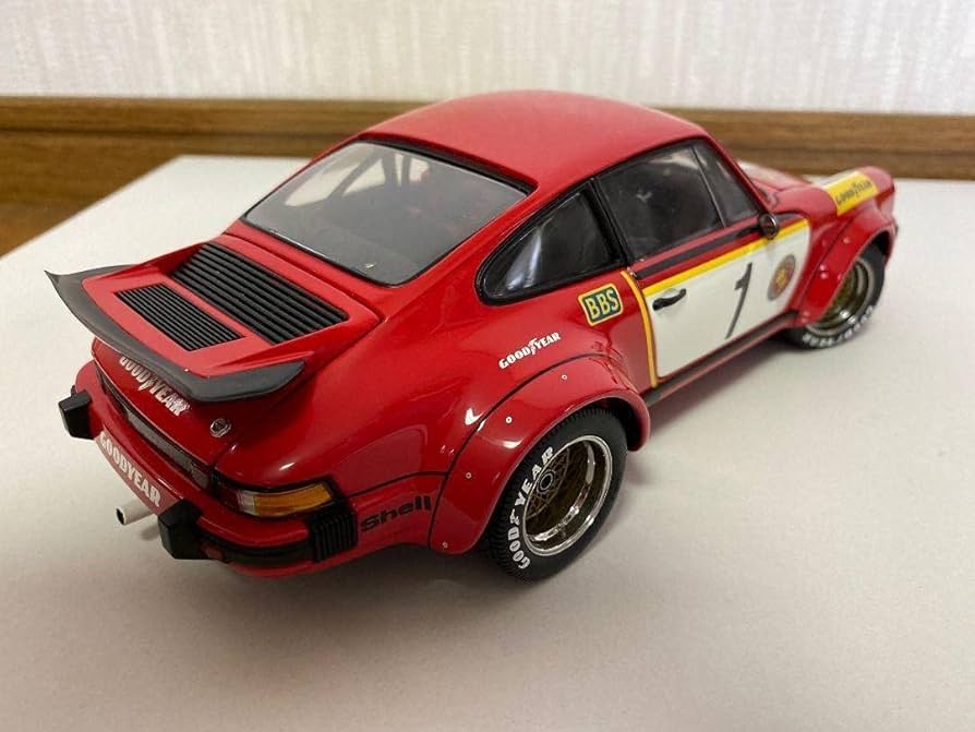 エグゾト 1/18 モデルカー 1976 ポルシェ 934 RSR