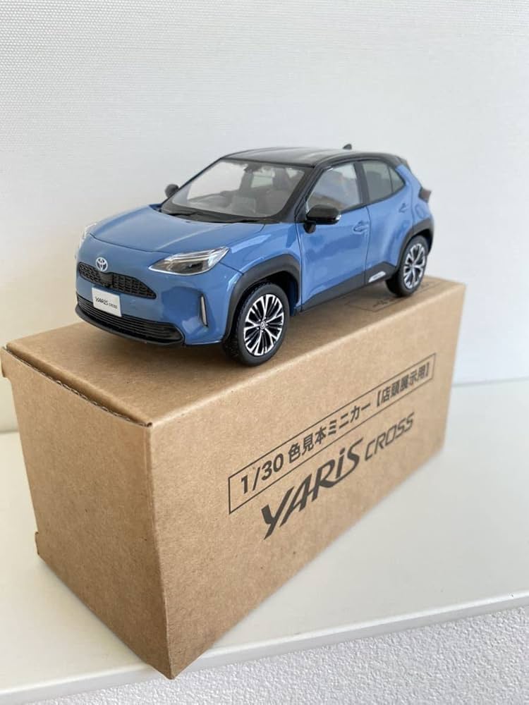 Amazon | ヤリスクロス ミニカー ミニカー 1/30 カラーサンプル 2UR