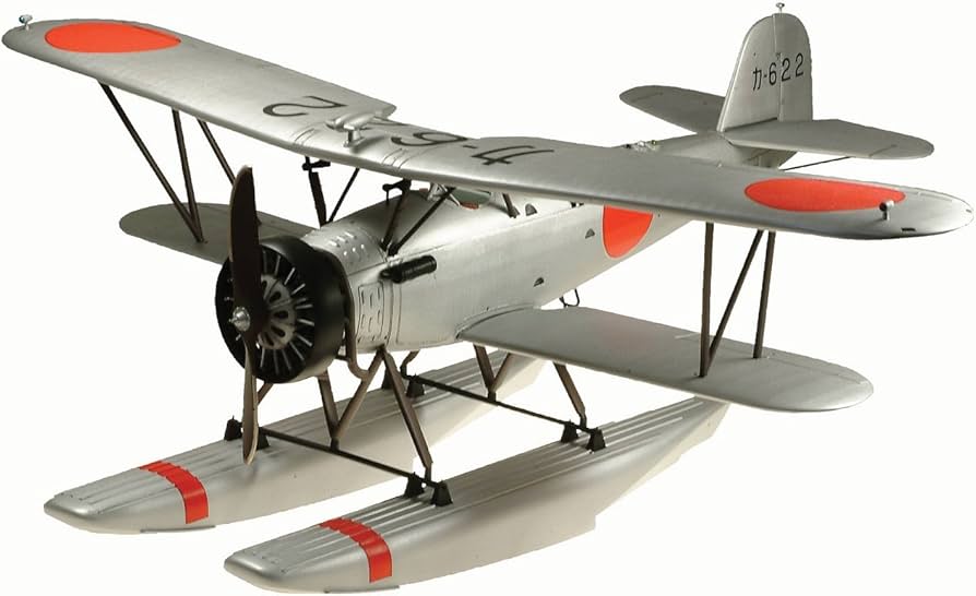 Amazon.com: 童友社 1/32 旧日本海軍 九三式水上中間練習機 赤とんぼ