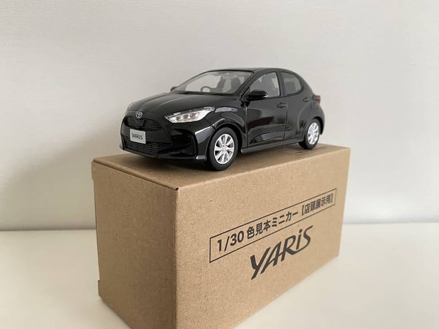 Amazon.co.jp: トヨタ ヤリス ミニカー 1 30 ブラック 202 黒 カラー