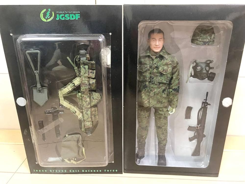 Amazon.co.jp: 日本限定版 陸上自衛隊 32普通科連隊3等陸曹 小川 : 本