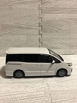 Amazon | 1/30 トヨタ 新型ヴォクシー ハイブリッド ZS VOXY 前期