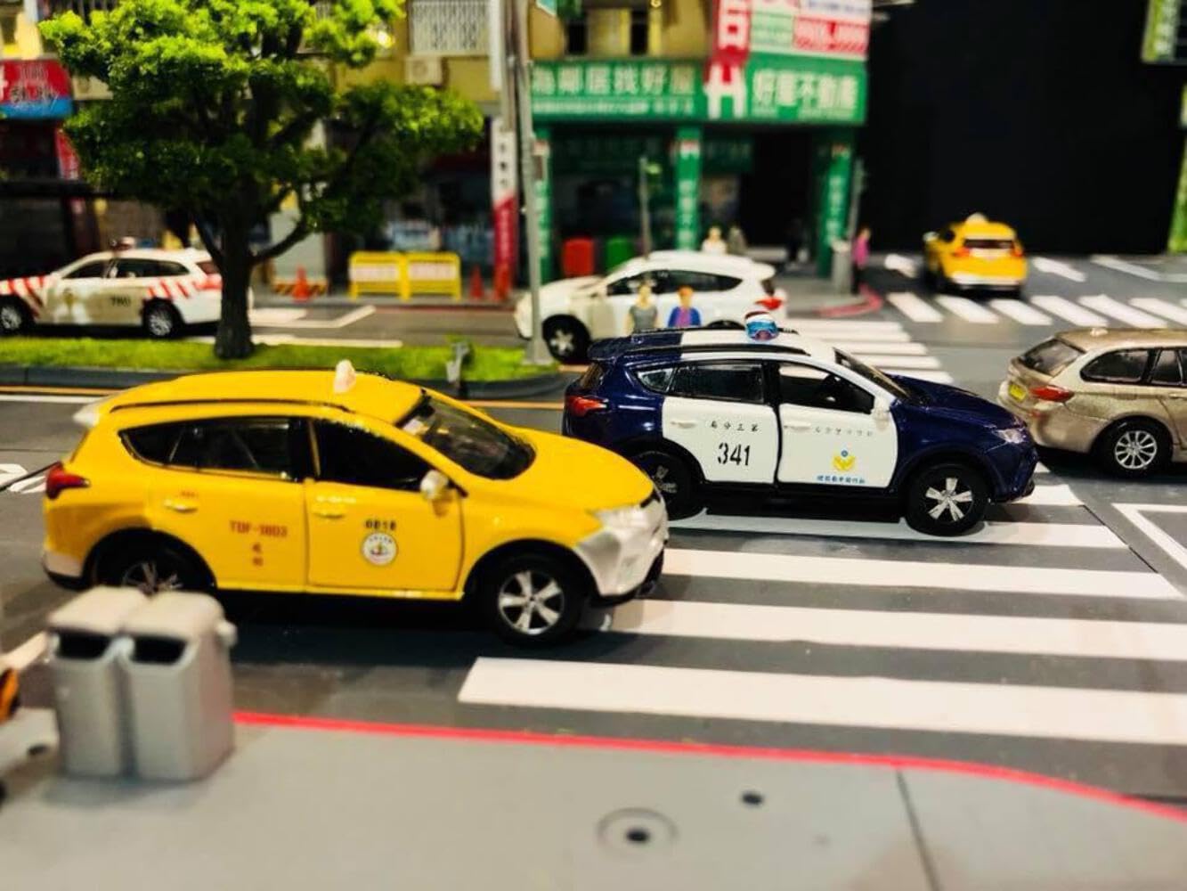 Amazon | Tiny City TW トヨタ RAV4 台湾タクシー 完成品 | ミニカー