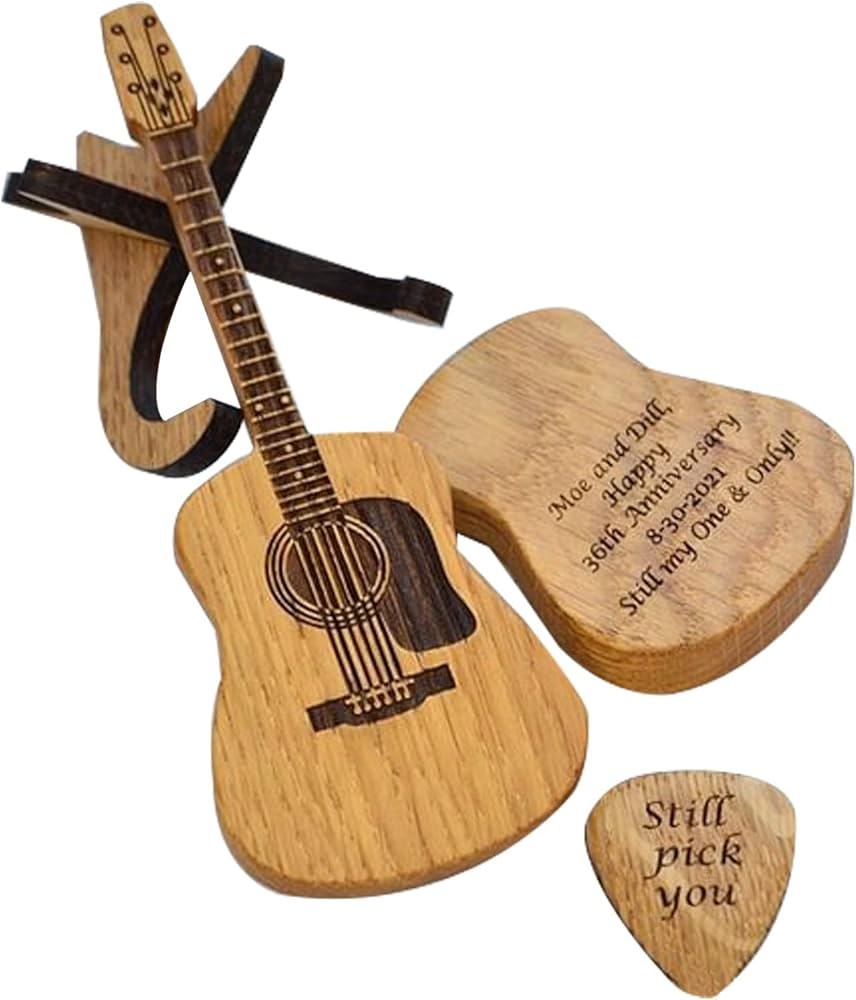 Amazon.co.jp: ギターピック付きギターピックケース、木製ギター型