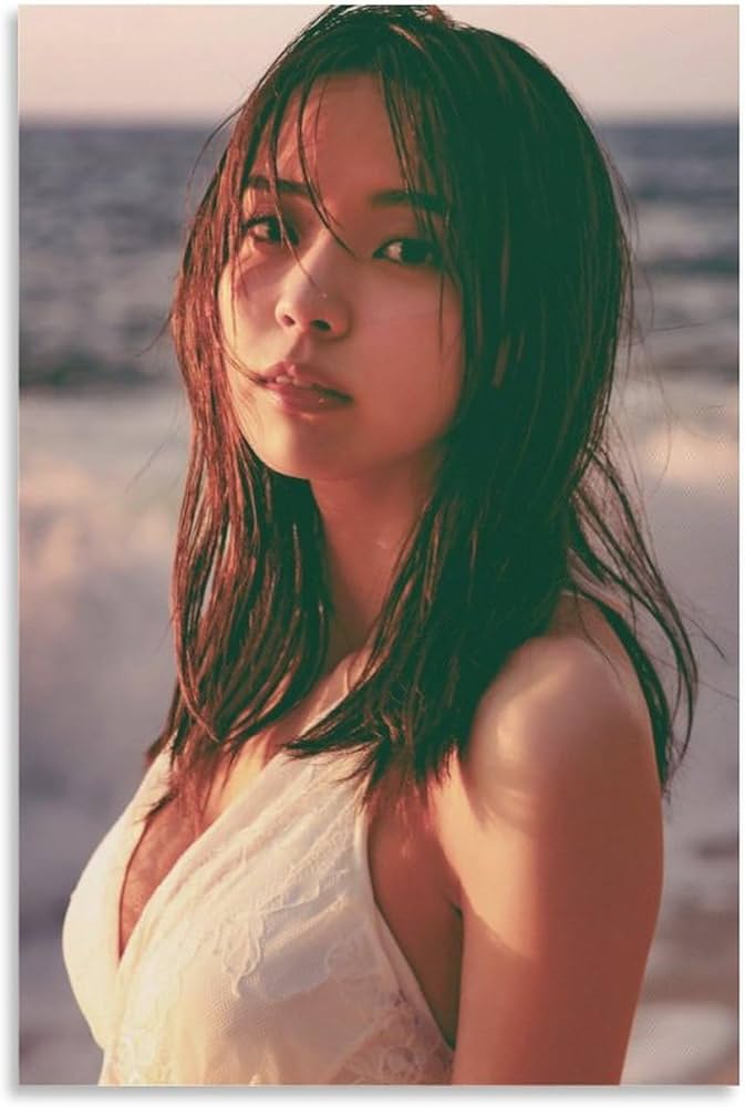 Amazon.co.jp: 小林由依(櫻坂46)最新グラビア水着画像のポスター