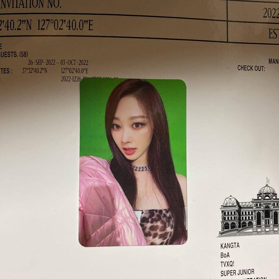 Amazon.co.jp: aespa smcu palace portrait トレカ ジゼル : おもちゃ