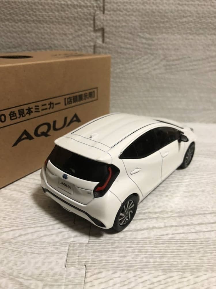 Amazon | 1/30 トヨタ 新型アクア AQUA カラーサンプル ミニカー