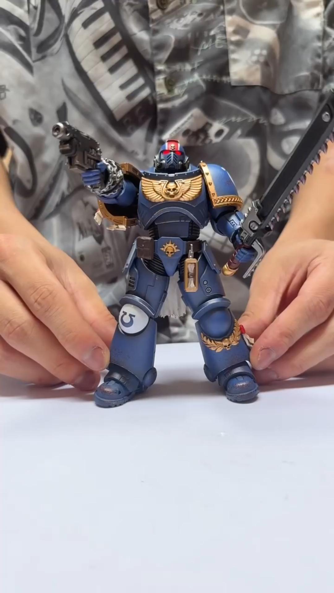 Amazon.com: JOYTOY Warhammer 40K Ultramarines Titus with Laurels