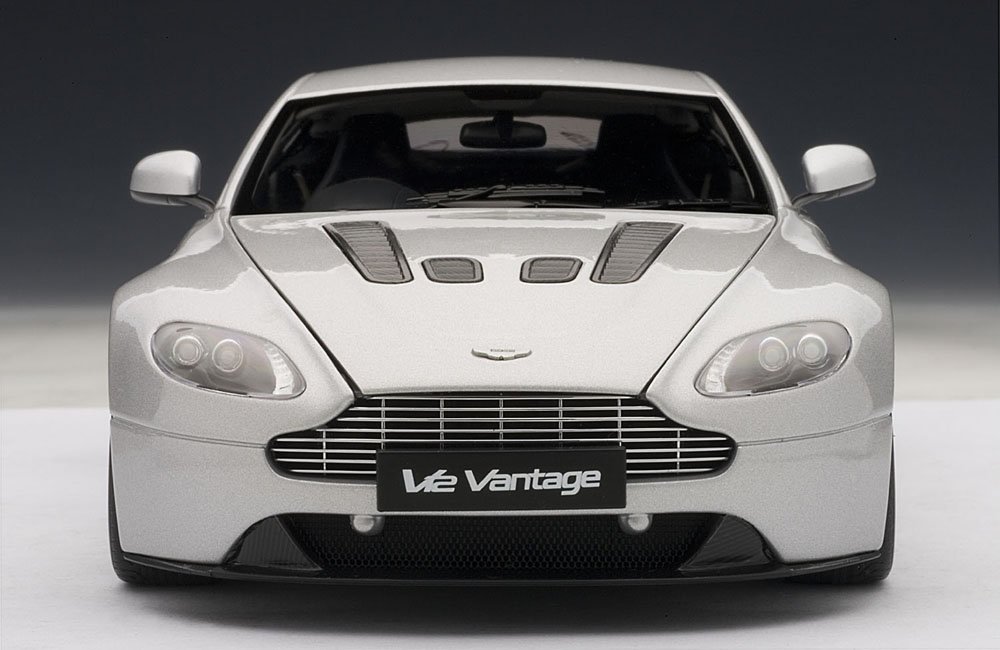 Amazon.co.jp: AUTOart 1/18 アストンマーチン V12 ヴァンテージ 10