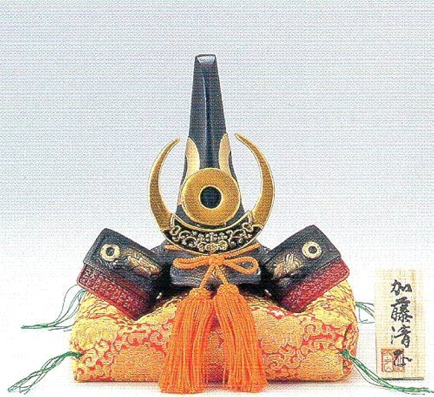 Amazon.co.jp: 兜 名将兜 加藤清正 高さ15.0×幅17.0×奥行12.0cm : おもちゃ